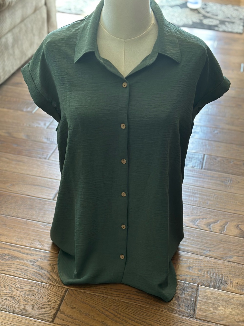 Relaxed Short Sleeve Button-Down Shirt in Deep Green